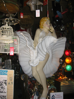 Marylin Monroe 7 Year Itch Statue